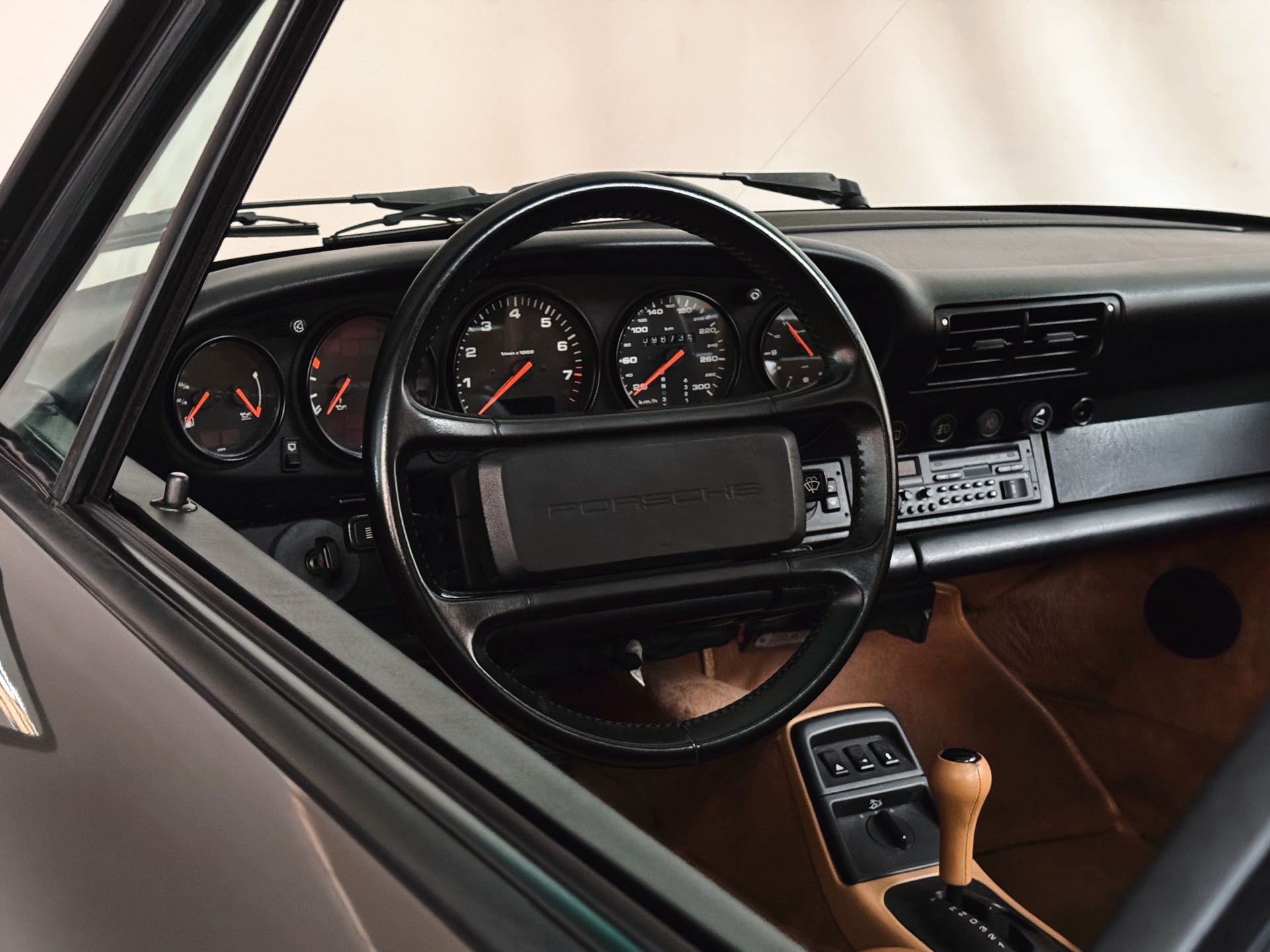 PORSCHE 911 Carrera 2 - 10