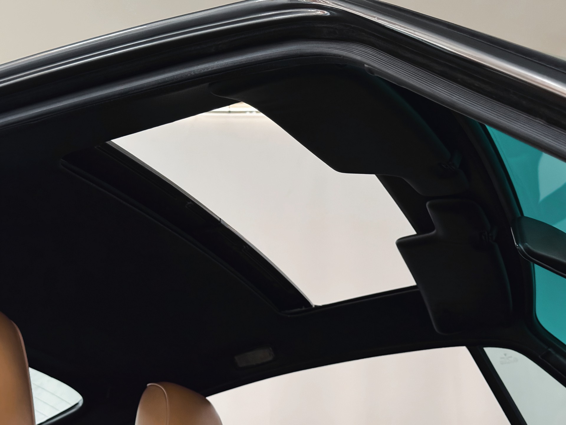 PORSCHE 911 Carrera 2 - 20