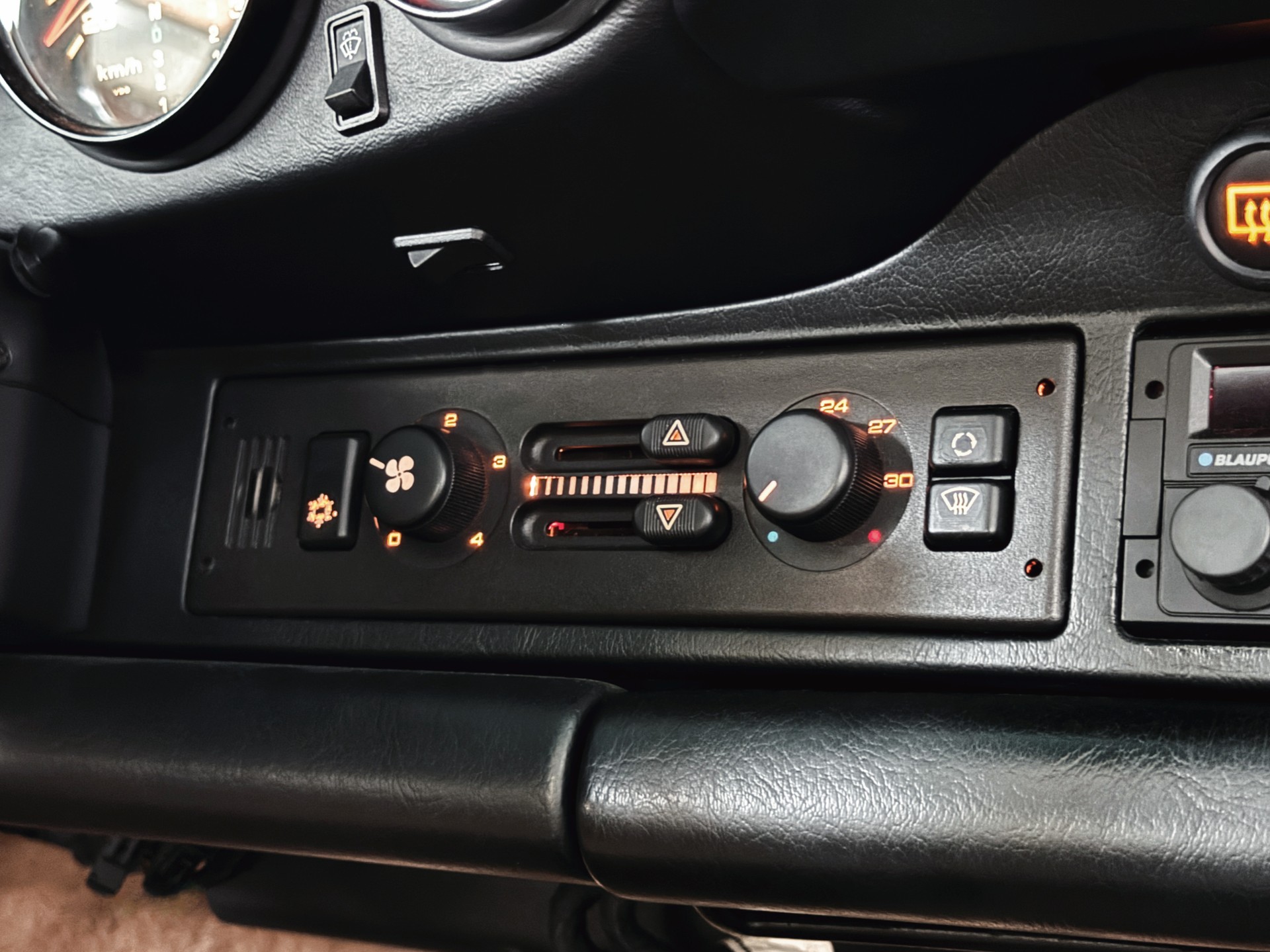 PORSCHE 911 Carrera 2 - 24