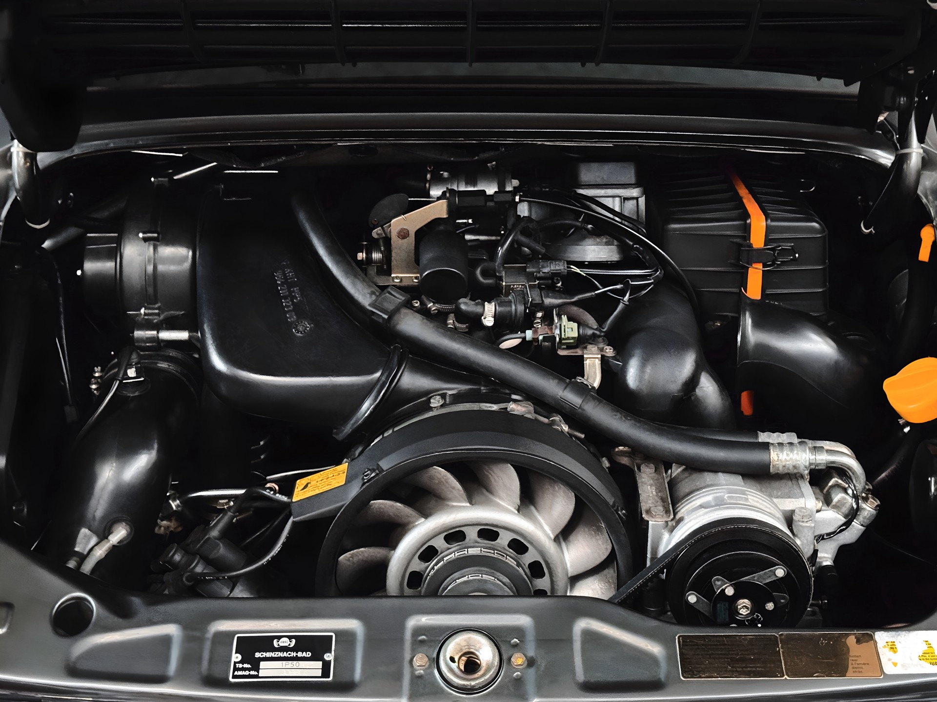 PORSCHE 911 Carrera 2 - 26