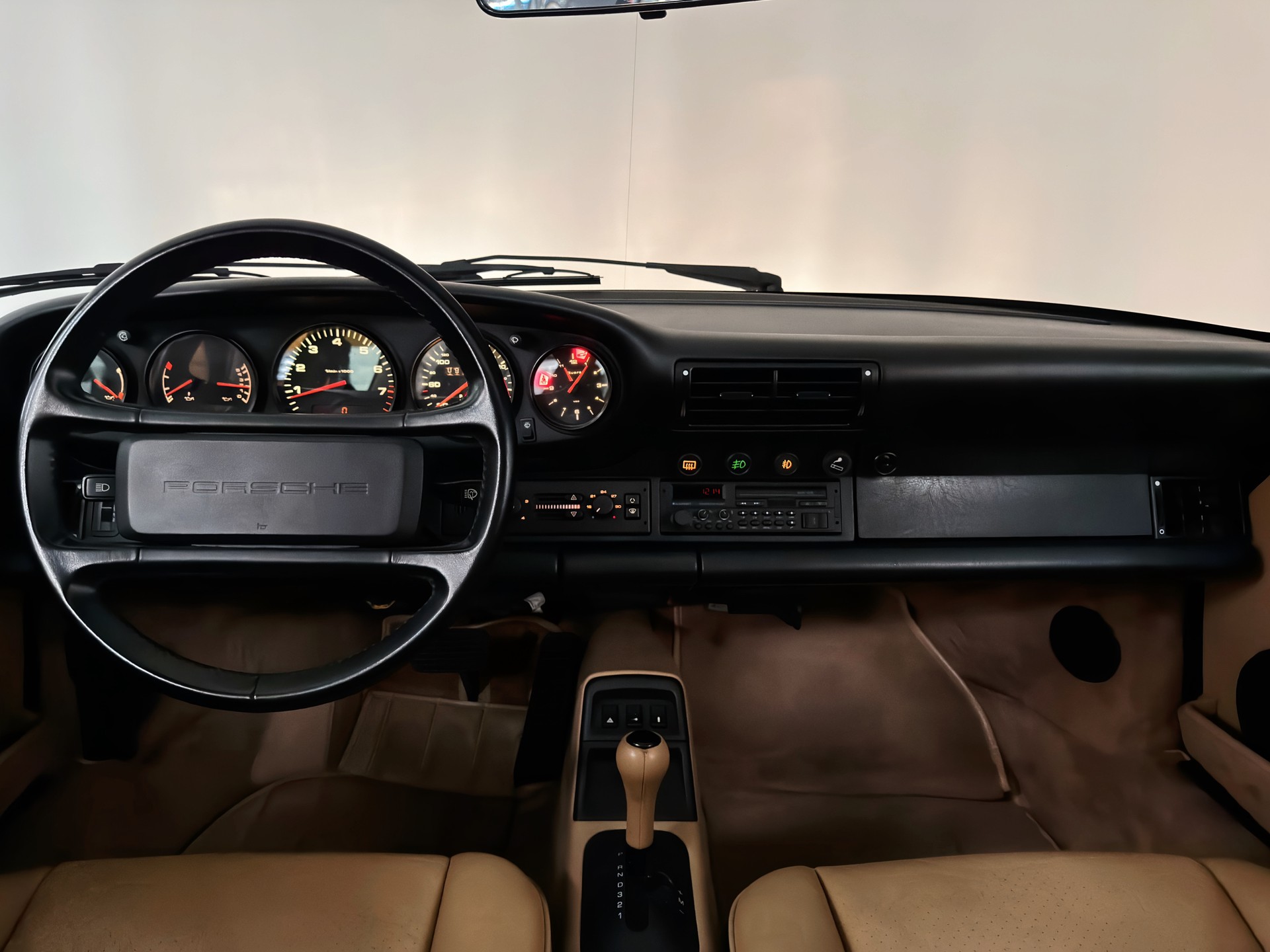 PORSCHE 911 Carrera 2 - 15