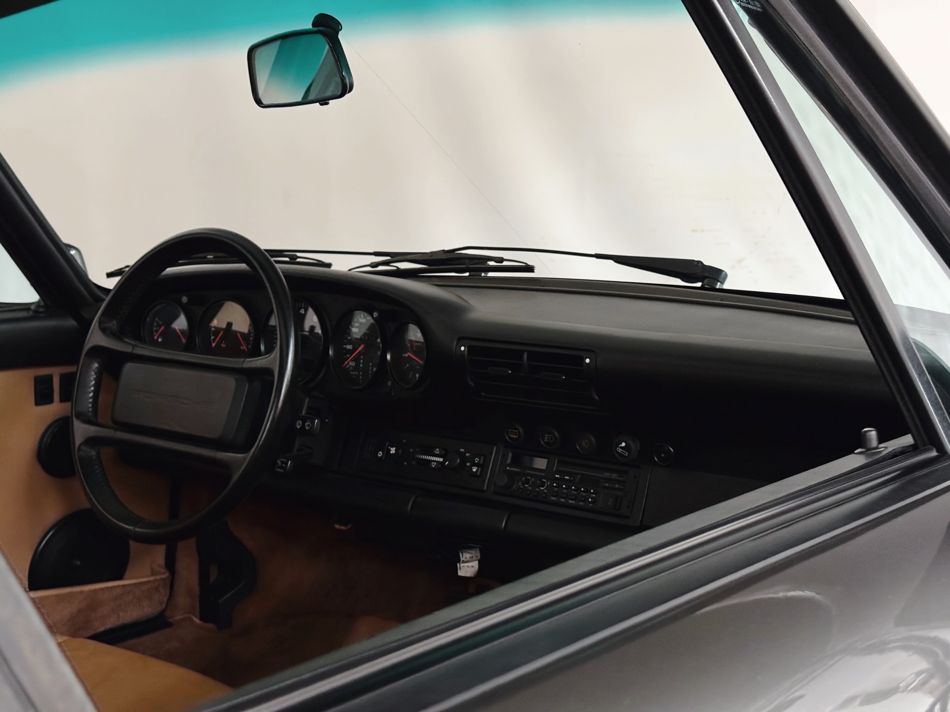 PORSCHE 911 Carrera 2 - 19