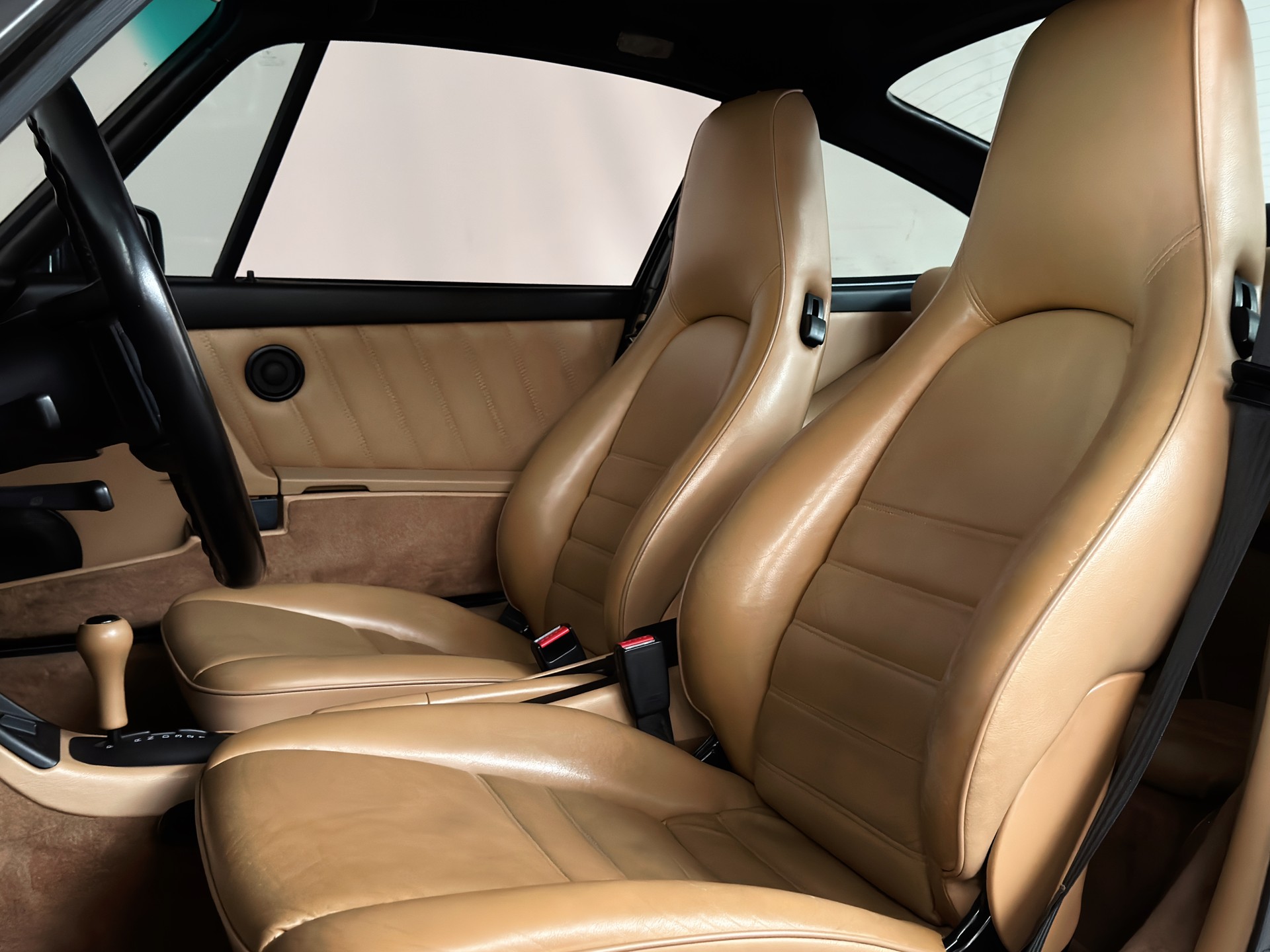 PORSCHE 911 Carrera 2 - 13