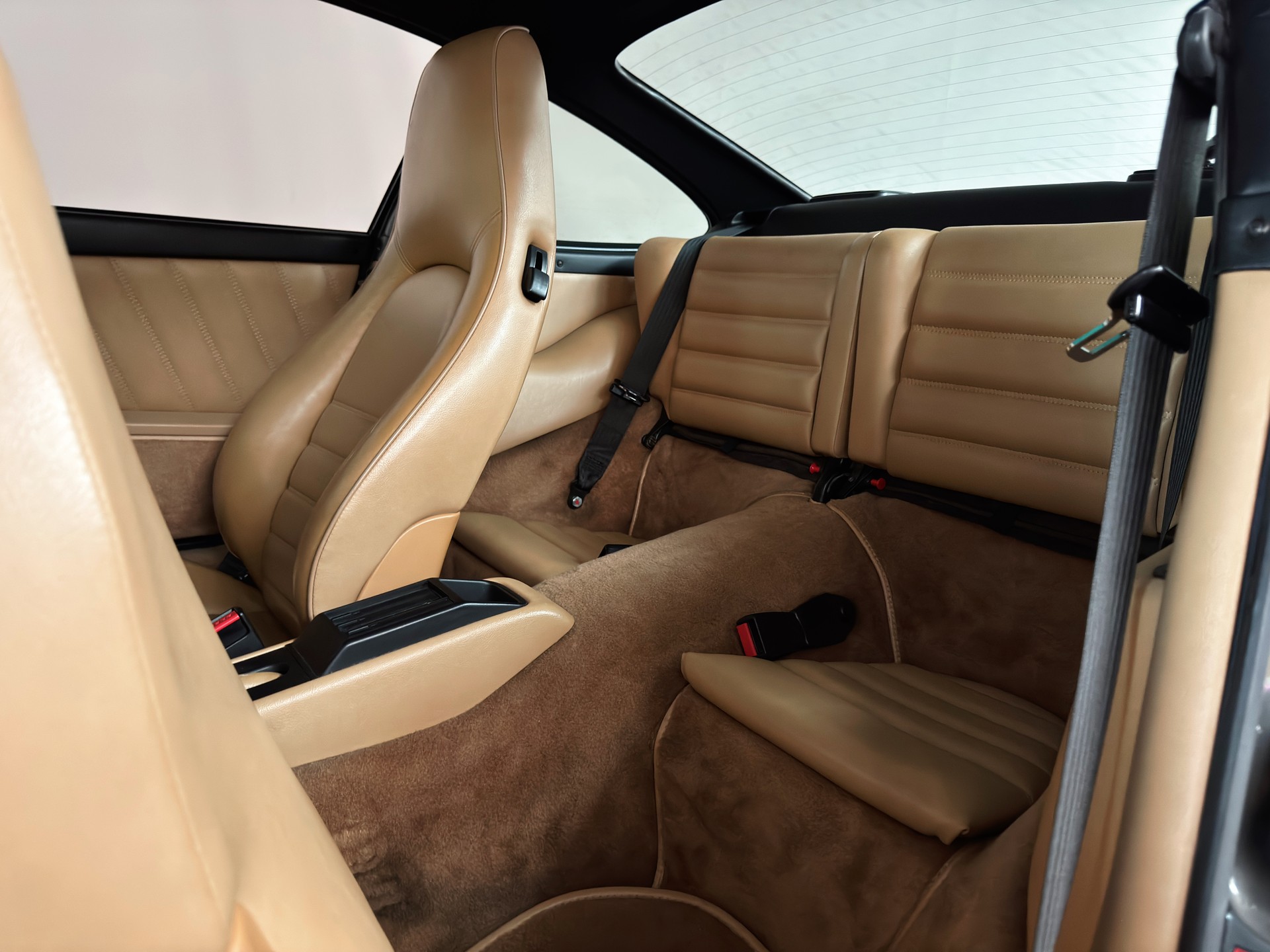 PORSCHE 911 Carrera 2 - 14