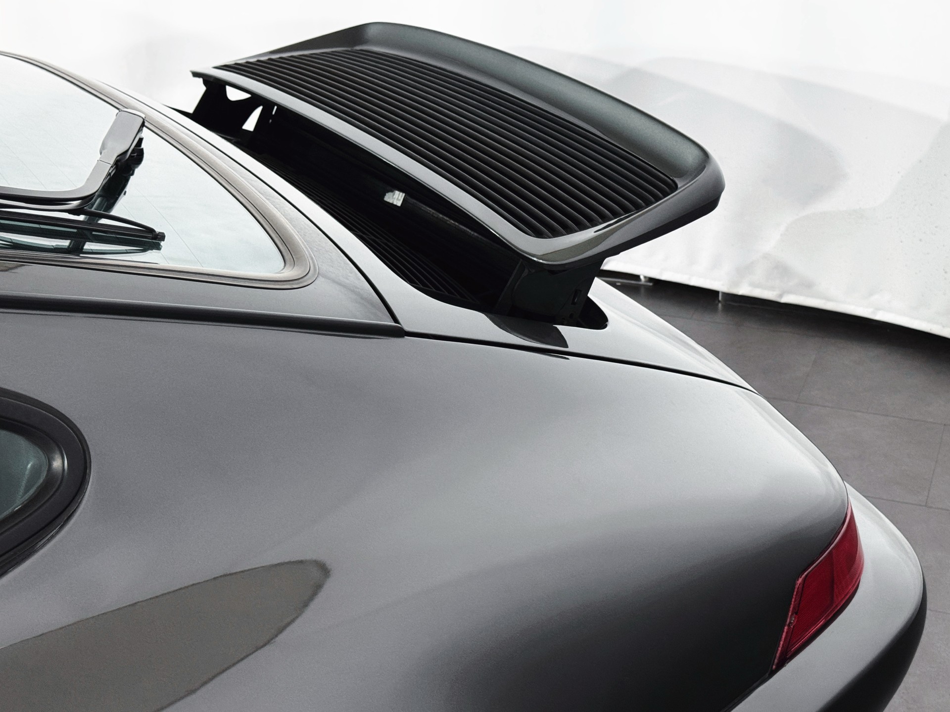 PORSCHE 911 Carrera 2 - 27