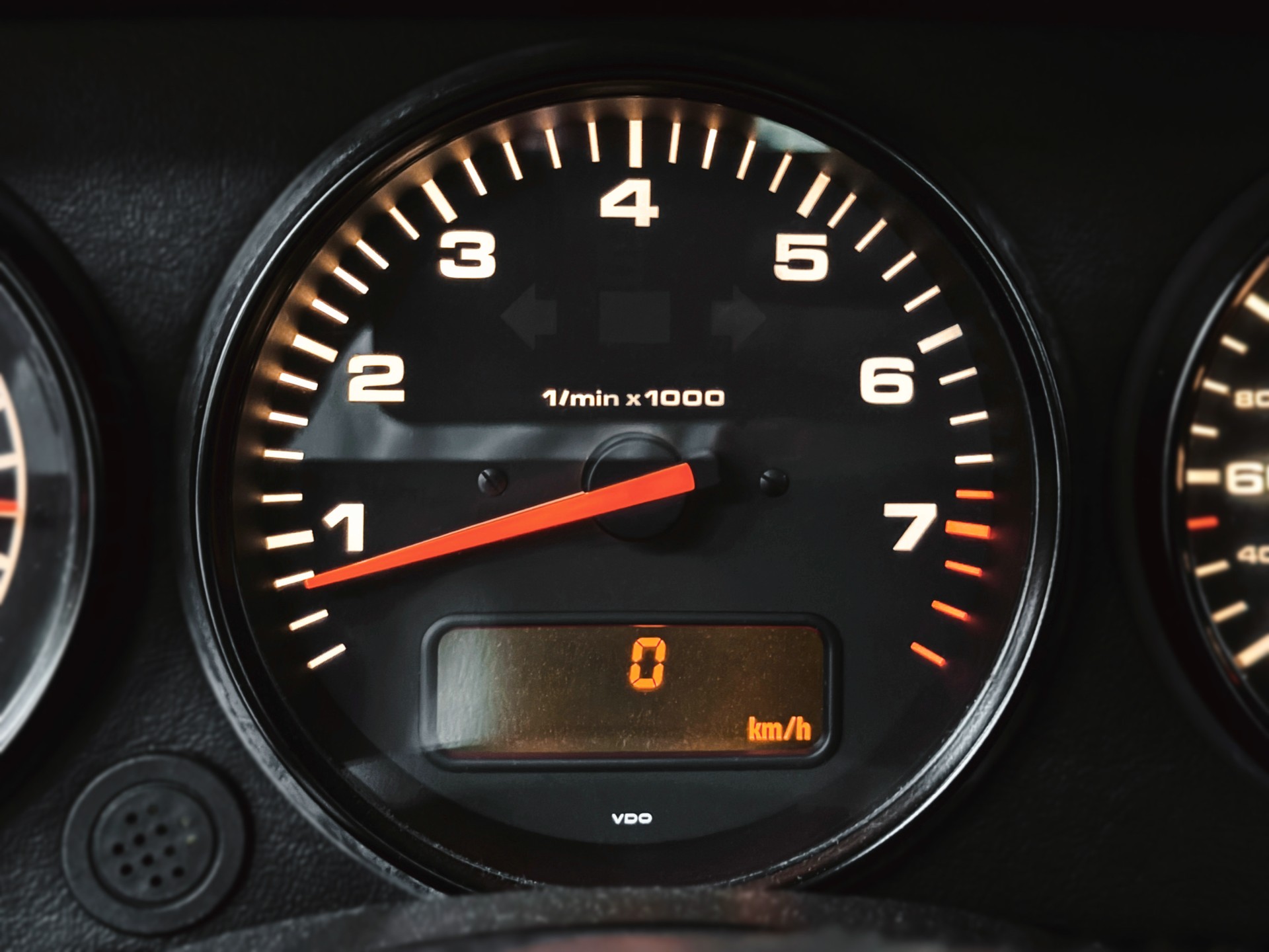 PORSCHE 911 Carrera 2 - 22