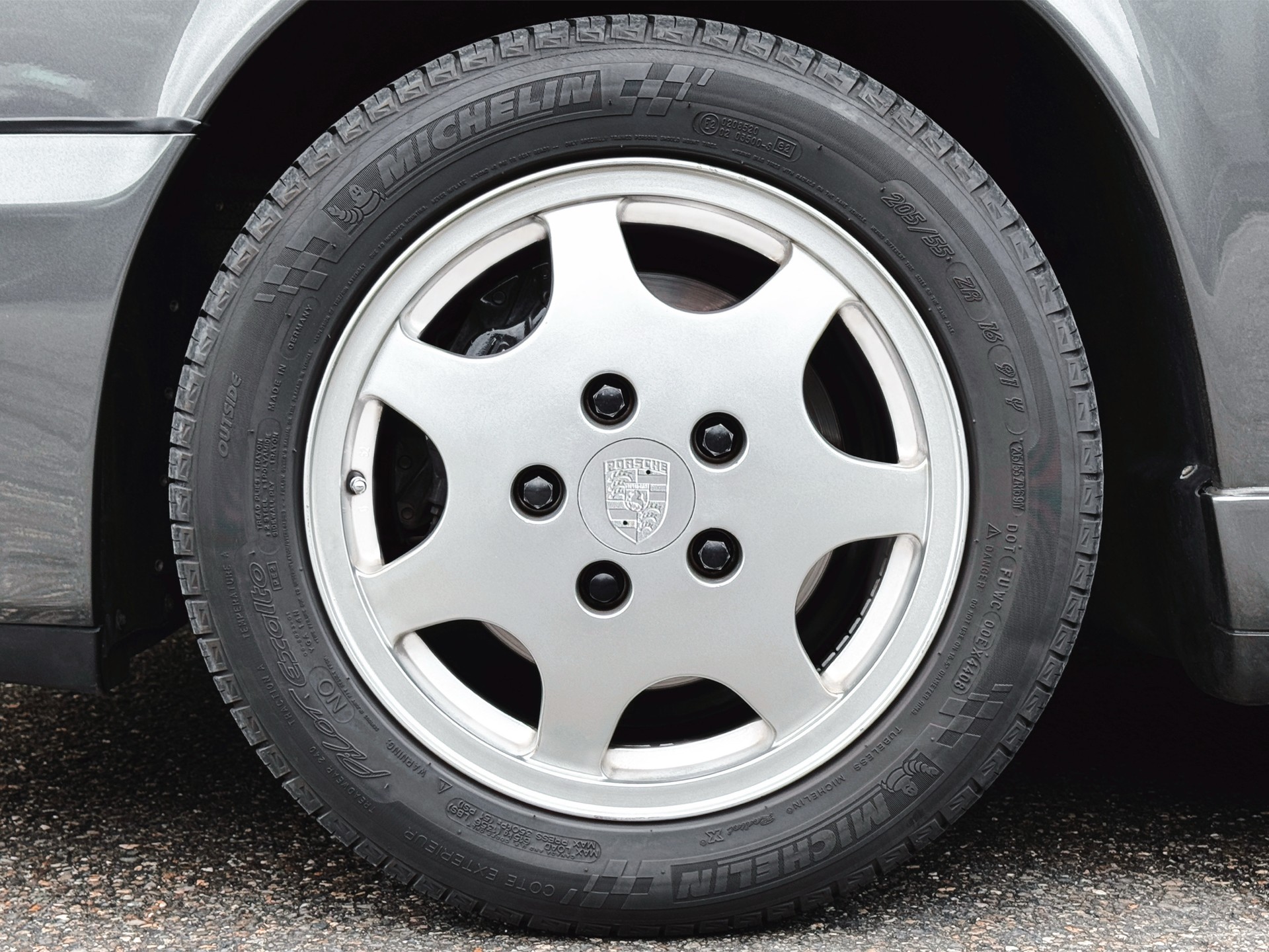 PORSCHE 911 Carrera 2 - 7