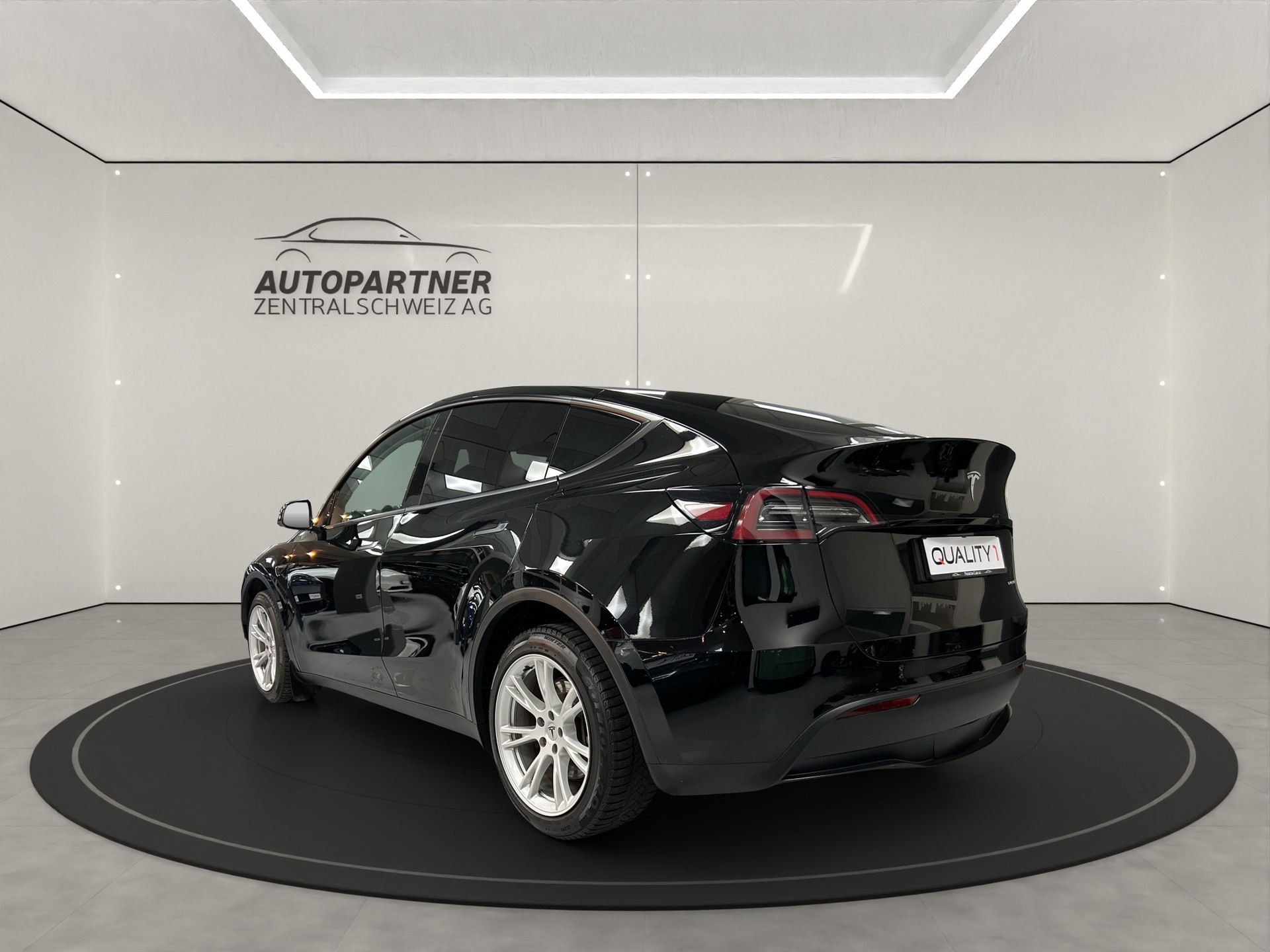 TESLA Model Y Long Range - 3