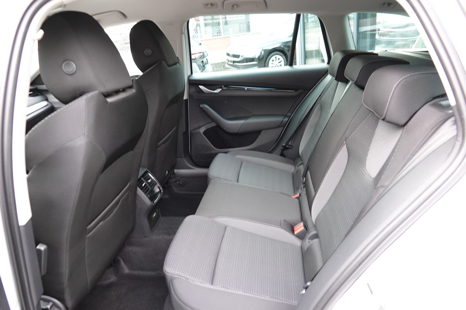 SKODA Octavia 1.5 TSI mHEV Sel. - 14