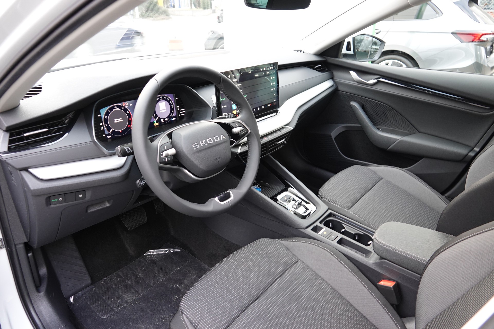 SKODA Octavia 1.5 TSI mHEV Sel. - 9