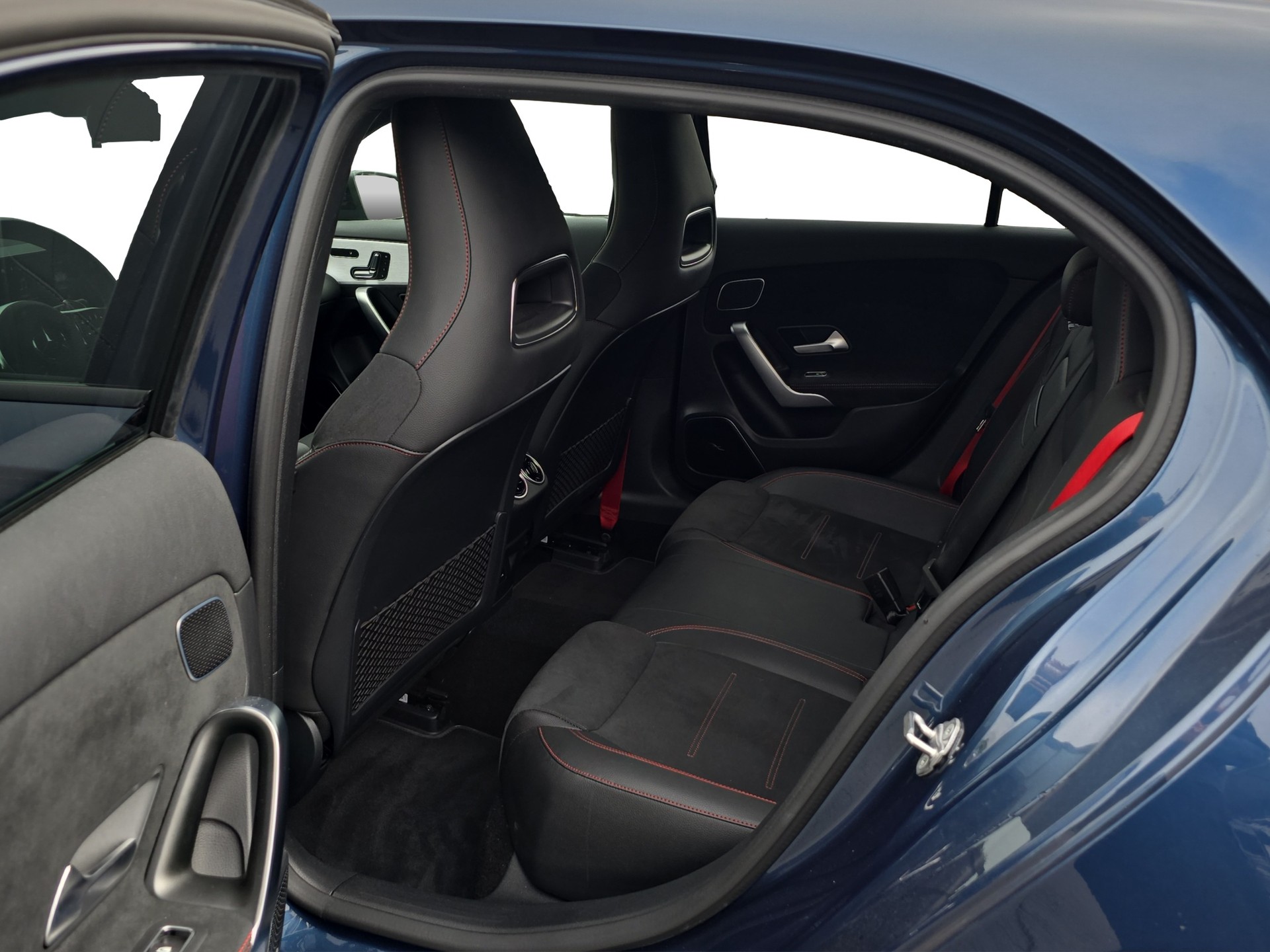 MERCEDES-BENZ A 35 AMG 4Matic Speedshift - 10