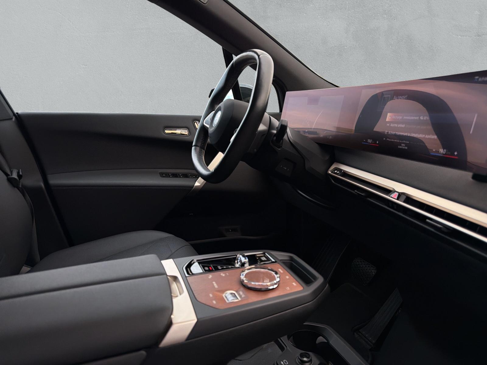 BMW iX xDrive40 M Sport Pro (CH) ** Action de Leasing à 0.9% ** 📍 - 14