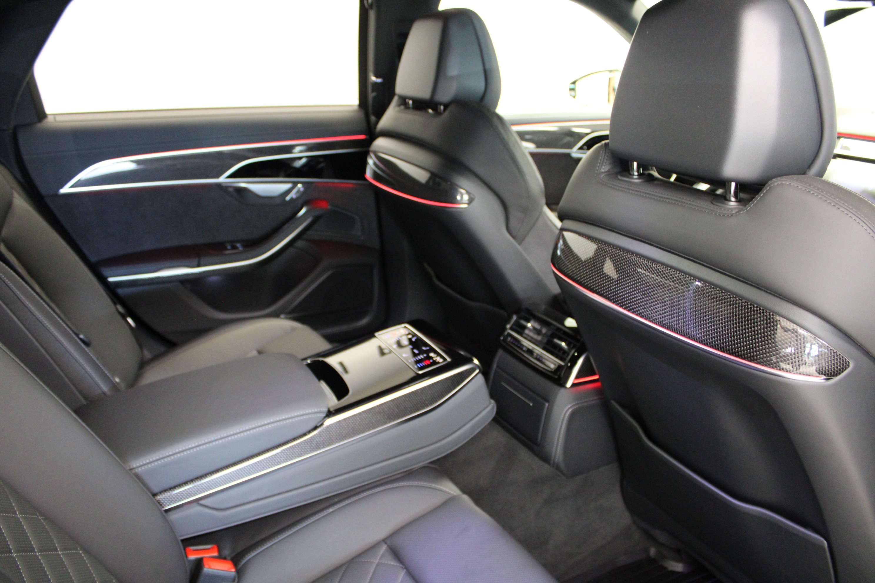 S8 TFSI quattro tiptronic thumbnail n°8