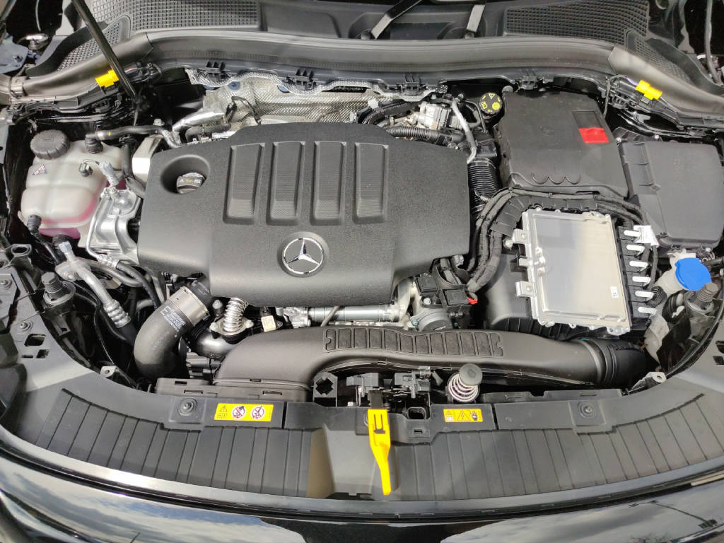 MERCEDES-BENZ GLA 220 d AMG Line 4Matic Swiss Star - 9