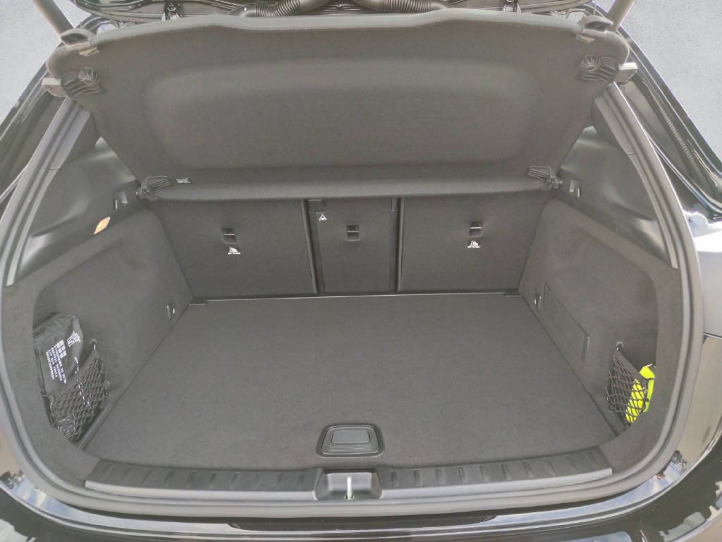 MERCEDES-BENZ GLA 220 d AMG Line 4Matic Swiss Star - 8