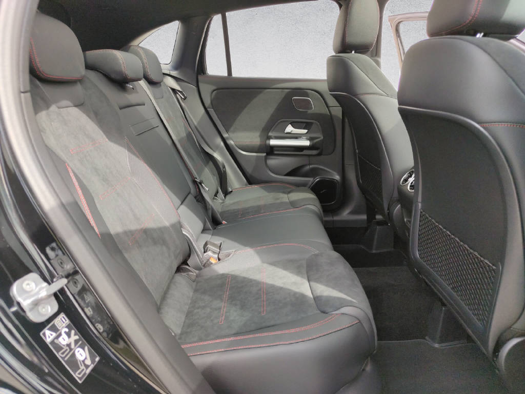 MERCEDES-BENZ GLA 220 d AMG Line 4Matic Swiss Star - 13