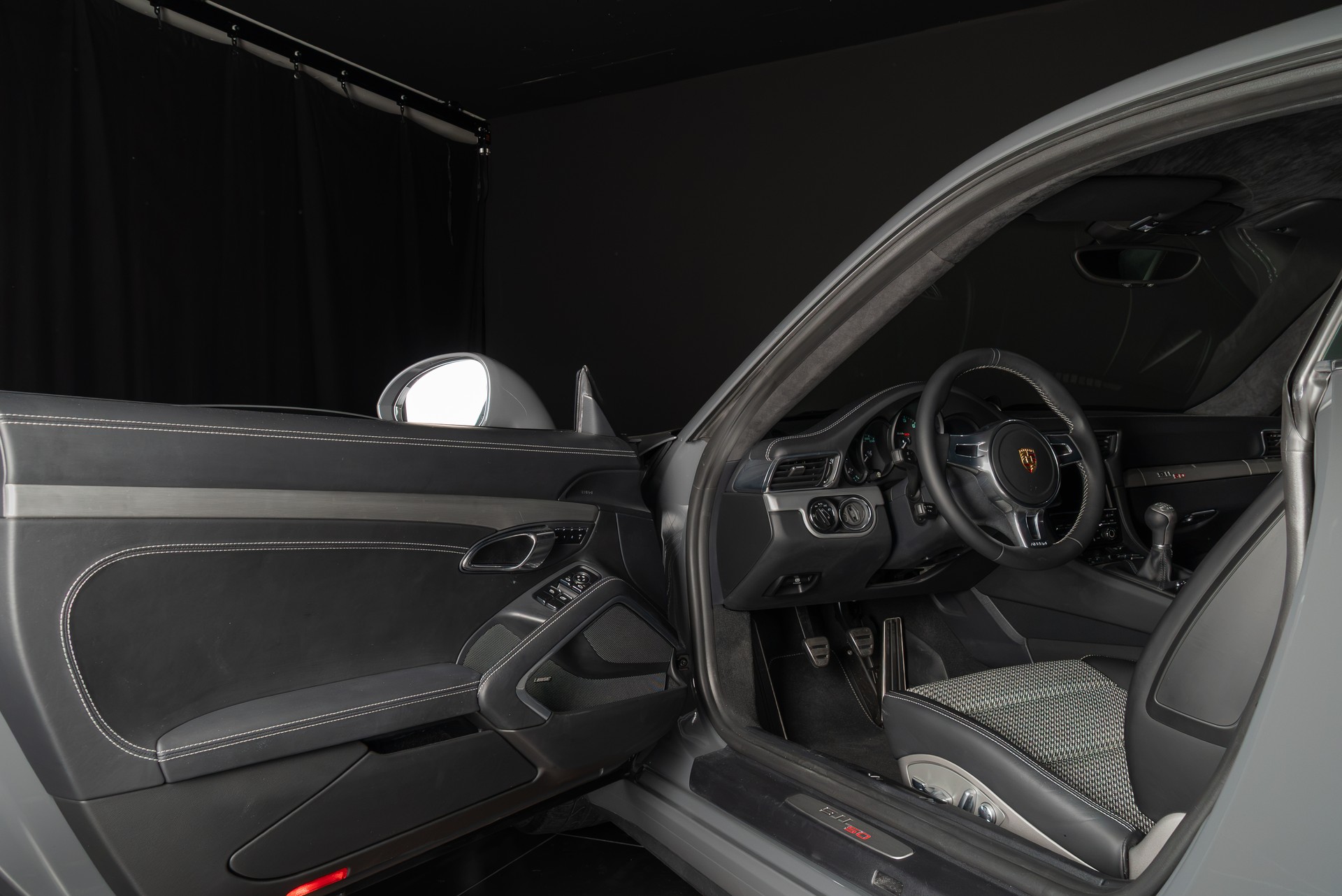 PORSCHE 911 Carrera S 50 Years - 11