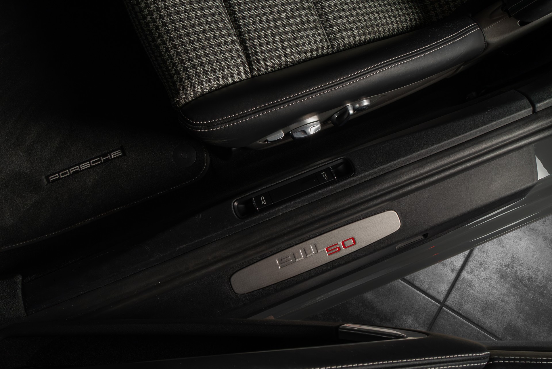 PORSCHE 911 Carrera S 50 Years - 16