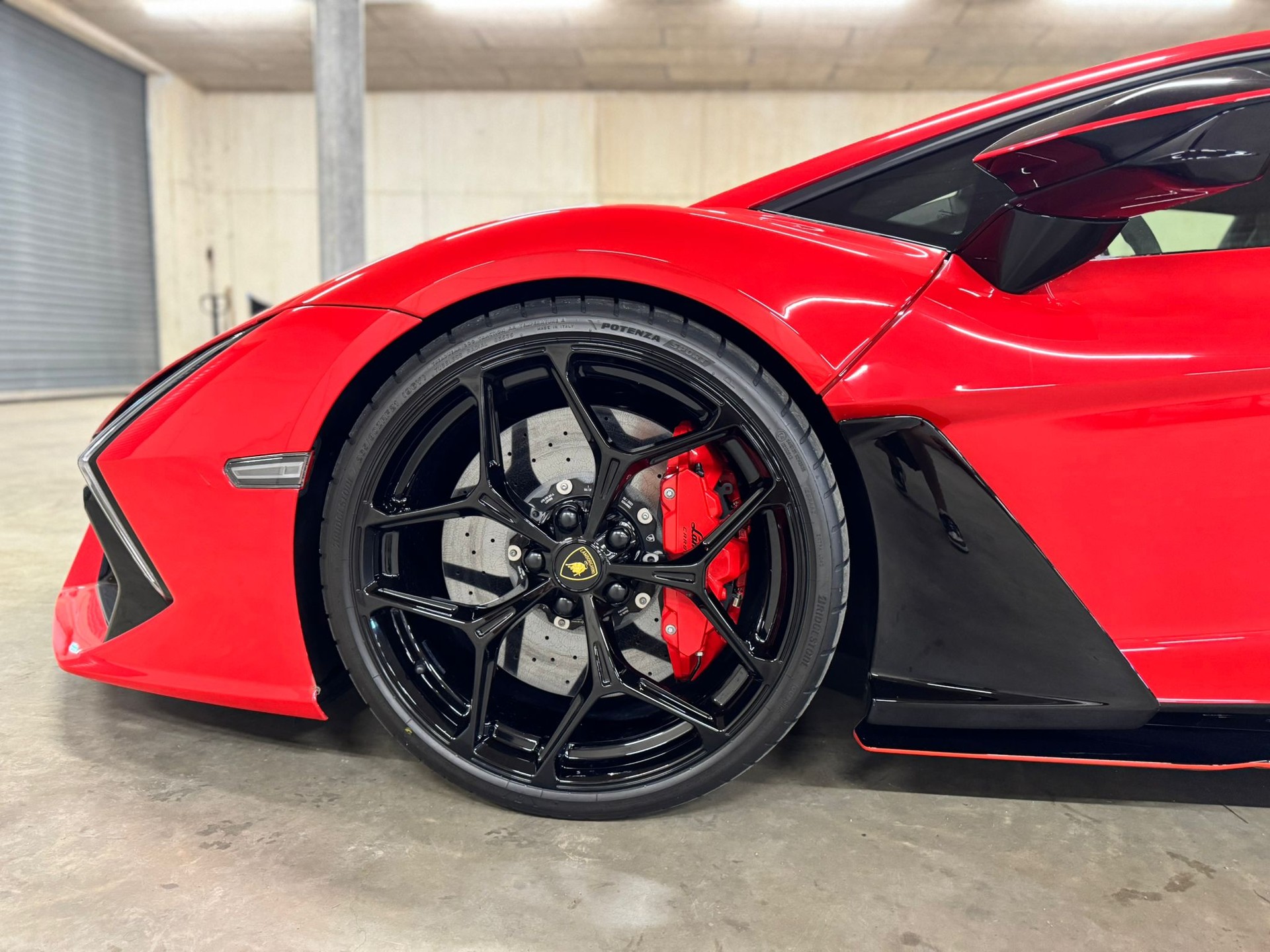 LAMBORGHINI REVUELTO - 8