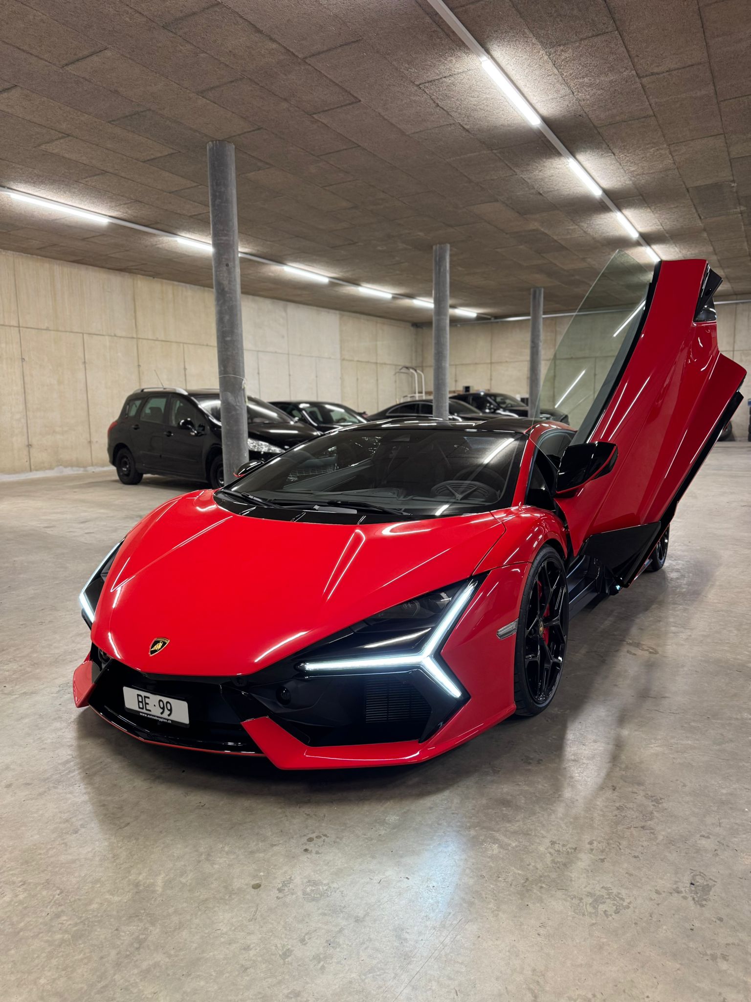 LAMBORGHINI REVUELTO