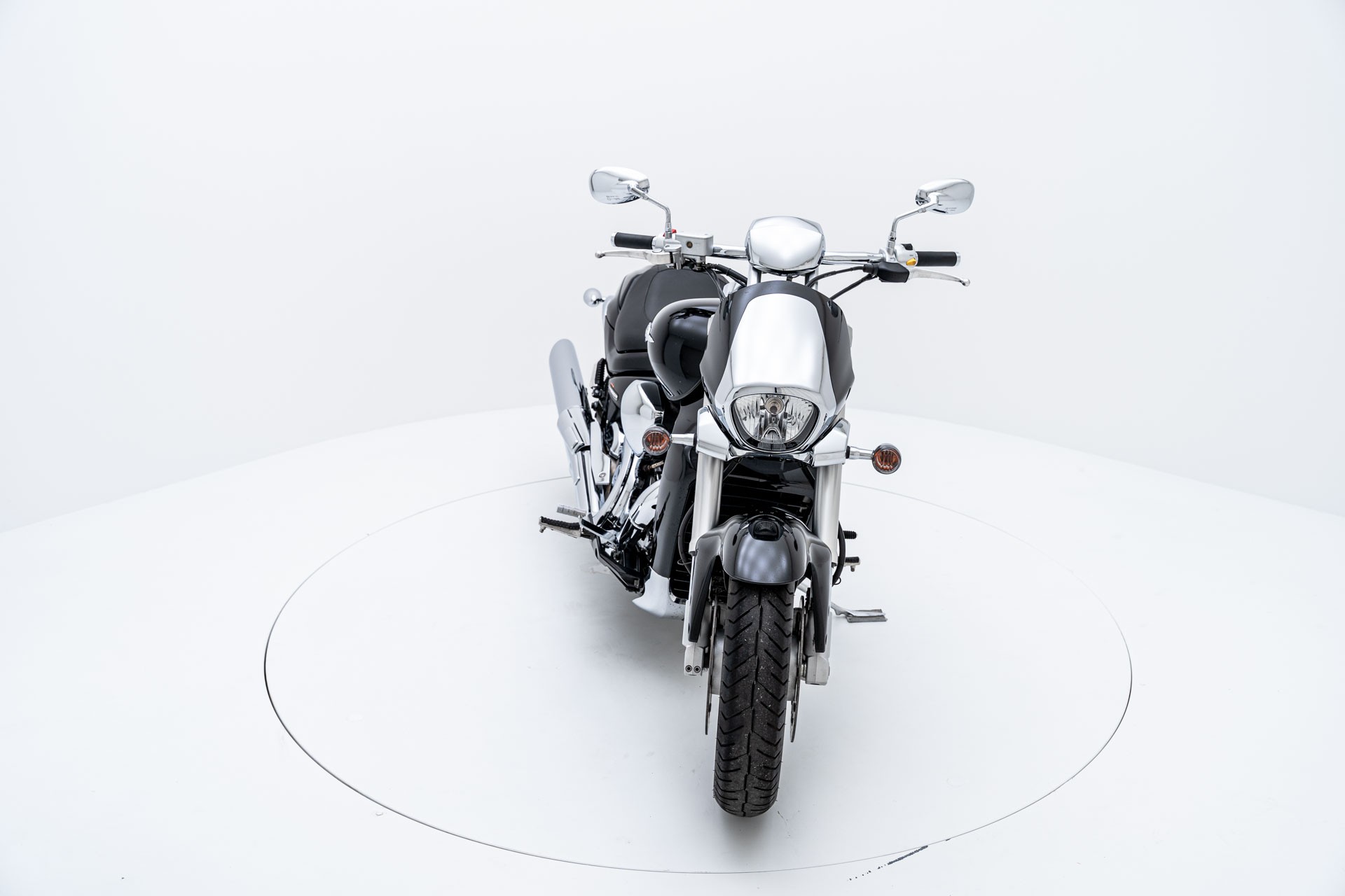 SUZUKI M 1800 R K6 - 7