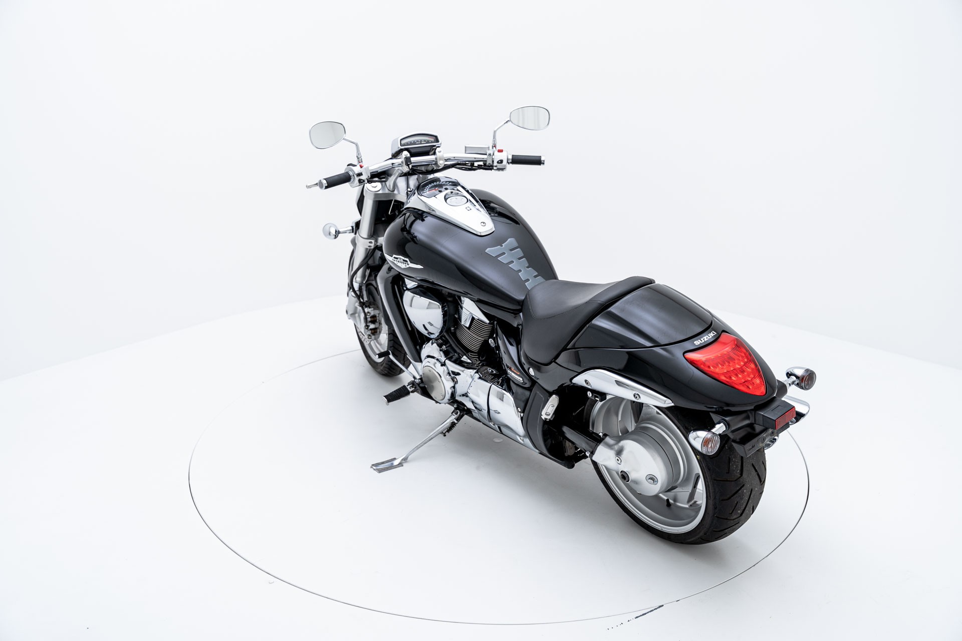 SUZUKI M 1800 R K6 - 5