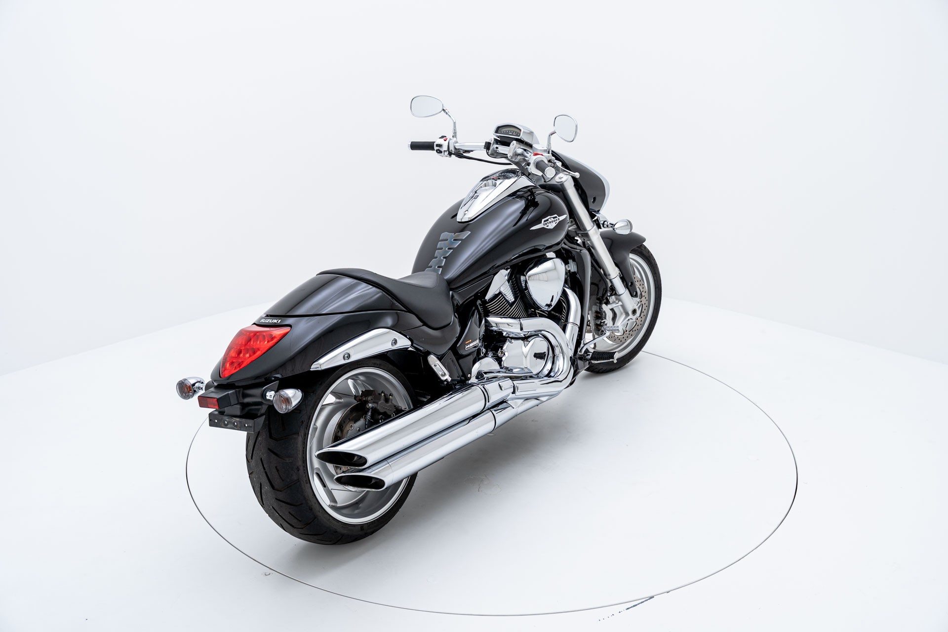 SUZUKI M 1800 R K6 - 4