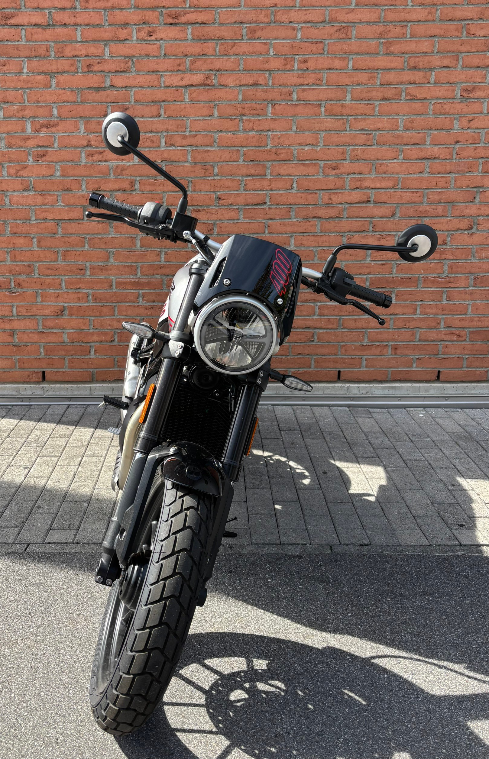 TRIUMPH Tracker 400 - 3