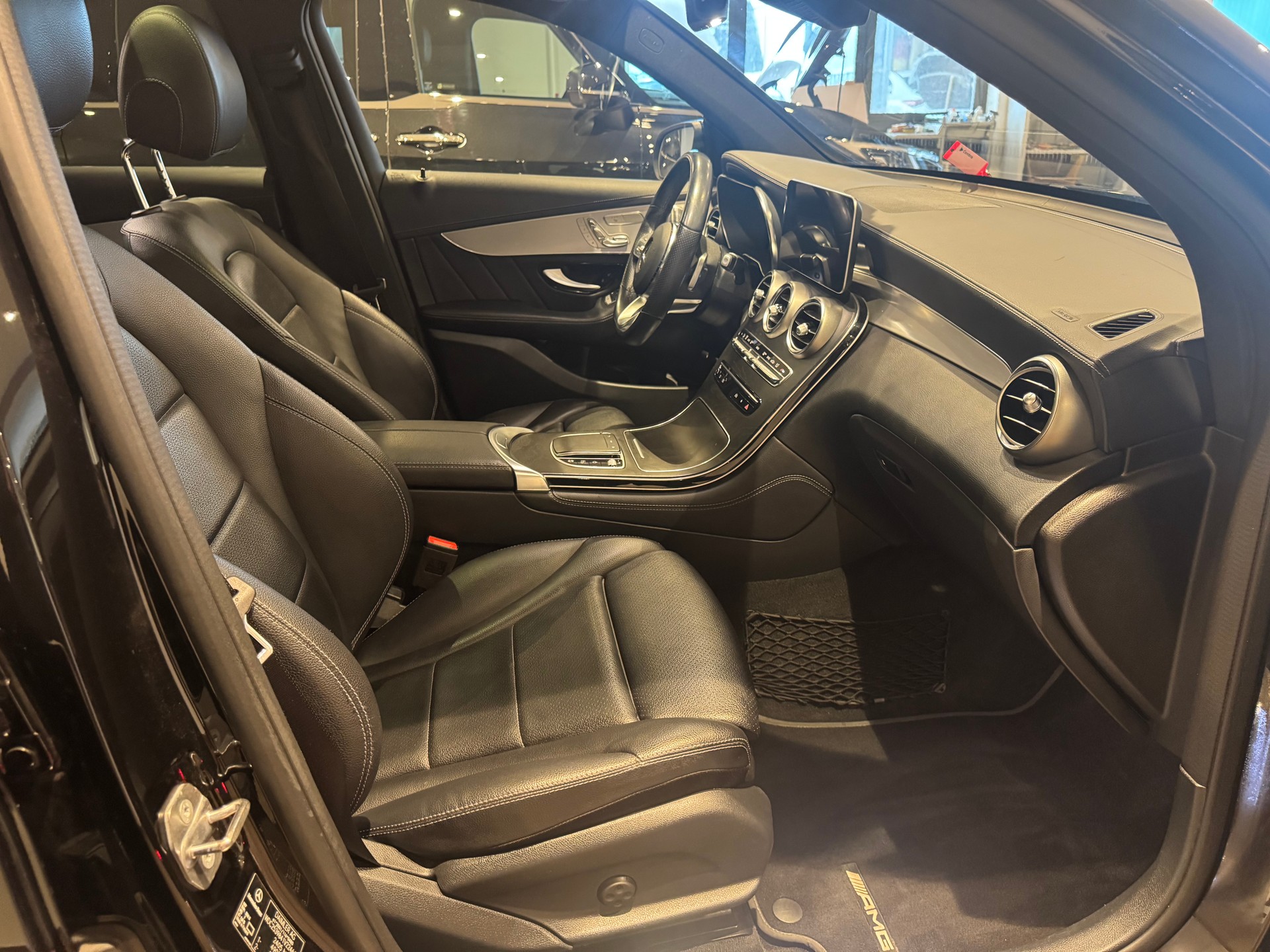 MERCEDES-BENZ GLC 300 AMG Line 4m - 9