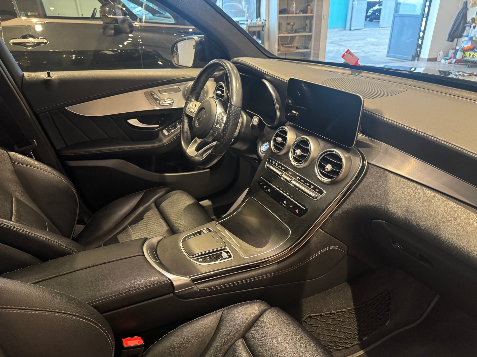 MERCEDES-BENZ GLC 300 AMG Line 4m - 10