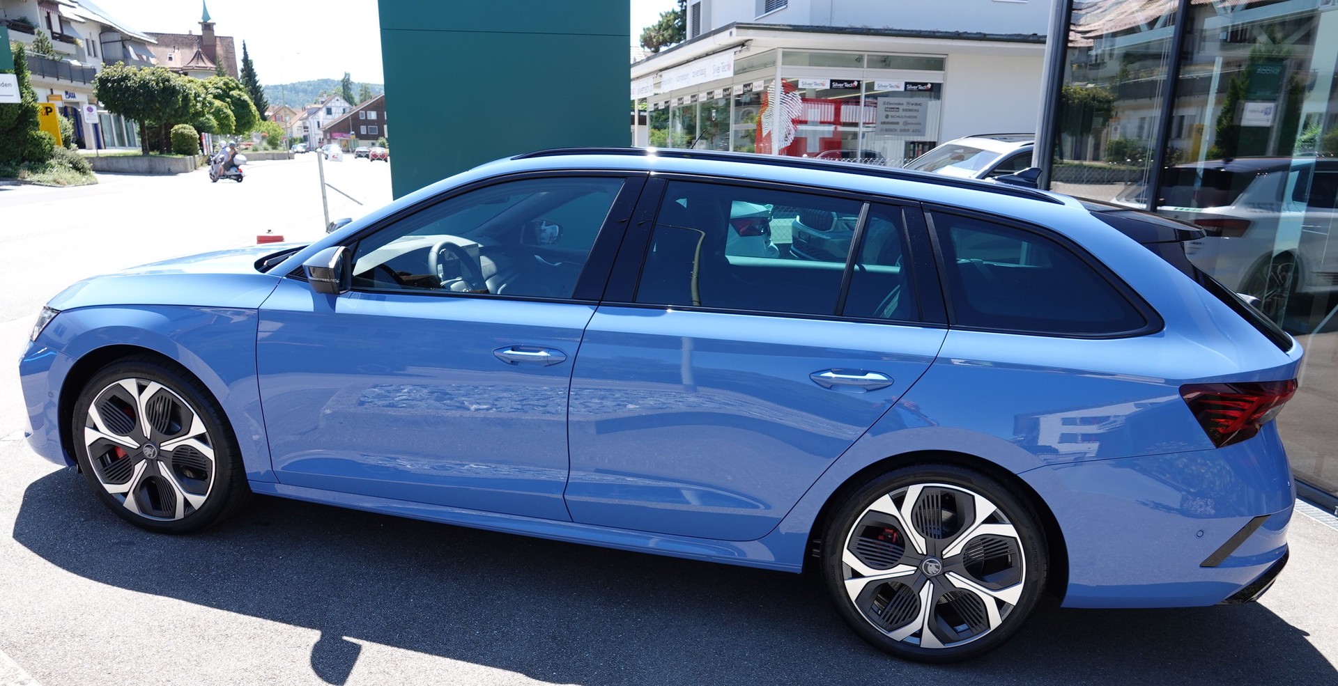 SKODA Octavia Combi 2.0 TSI RS 30 Years Edition DSG - 7