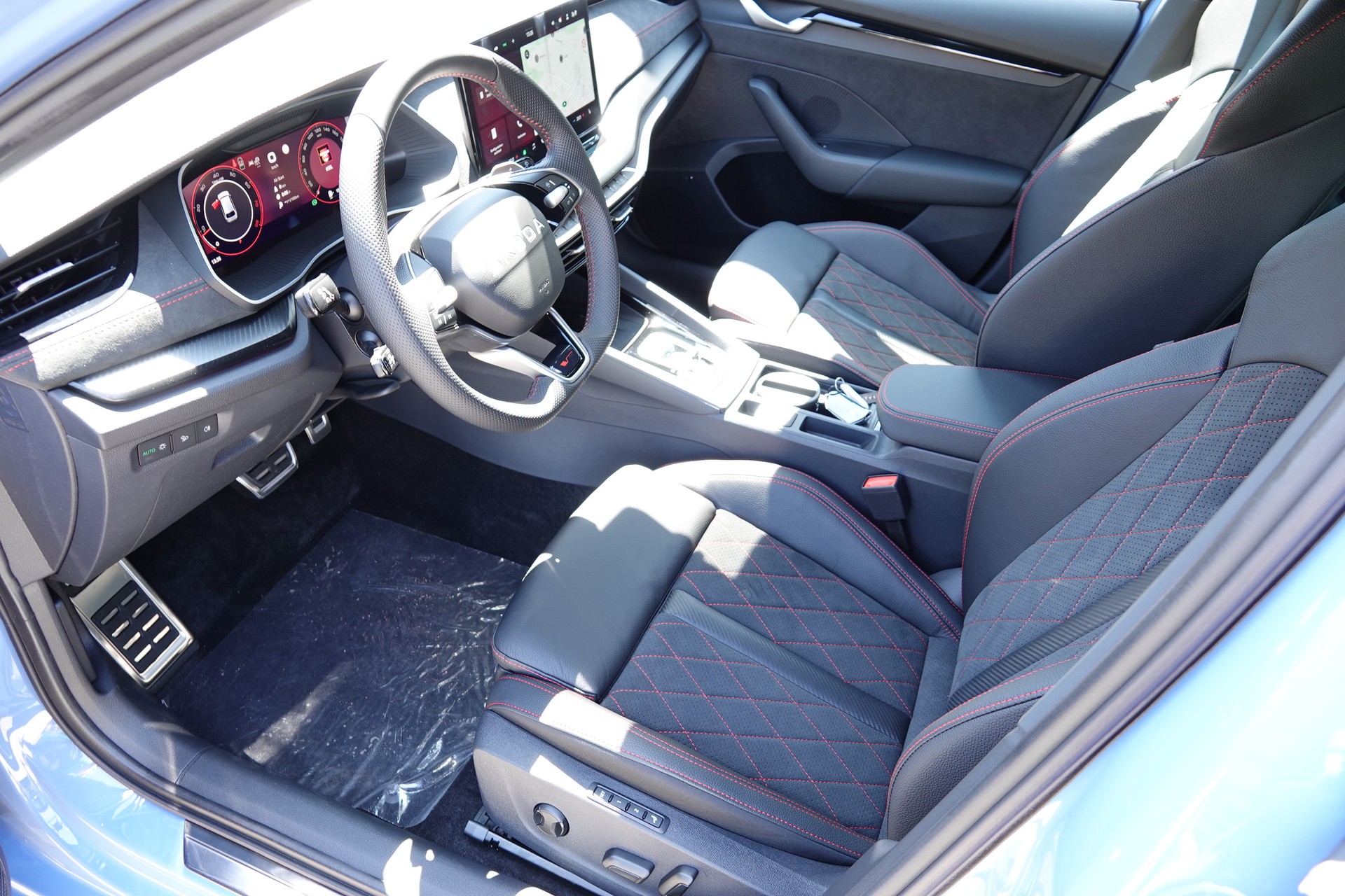 SKODA Octavia Combi 2.0 TSI RS 30 Years Edition DSG - 11