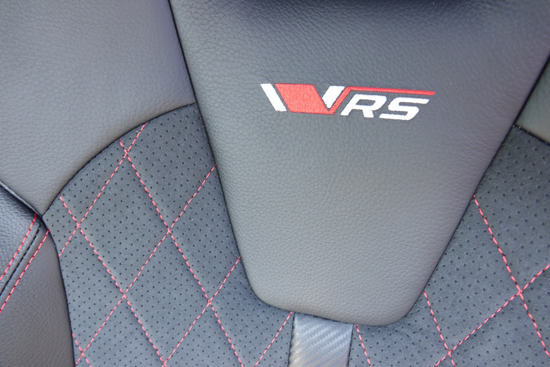 SKODA Octavia Combi 2.0 TSI RS 30 Years Edition DSG - 13
