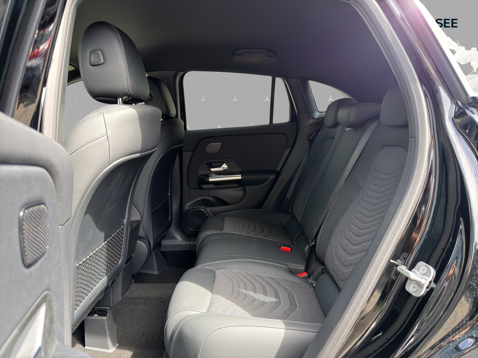 MERCEDES-BENZ GLA 200 Night Star 7G-DCT - 13