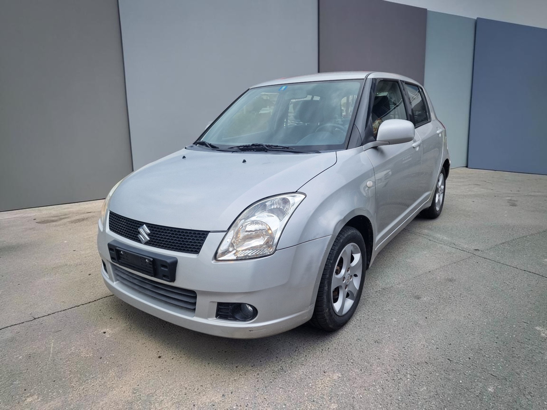 SUZUKI Swift 1.3i 16V GL Top 4x4 12Mt Gara MFK Neu 8Rad - 4