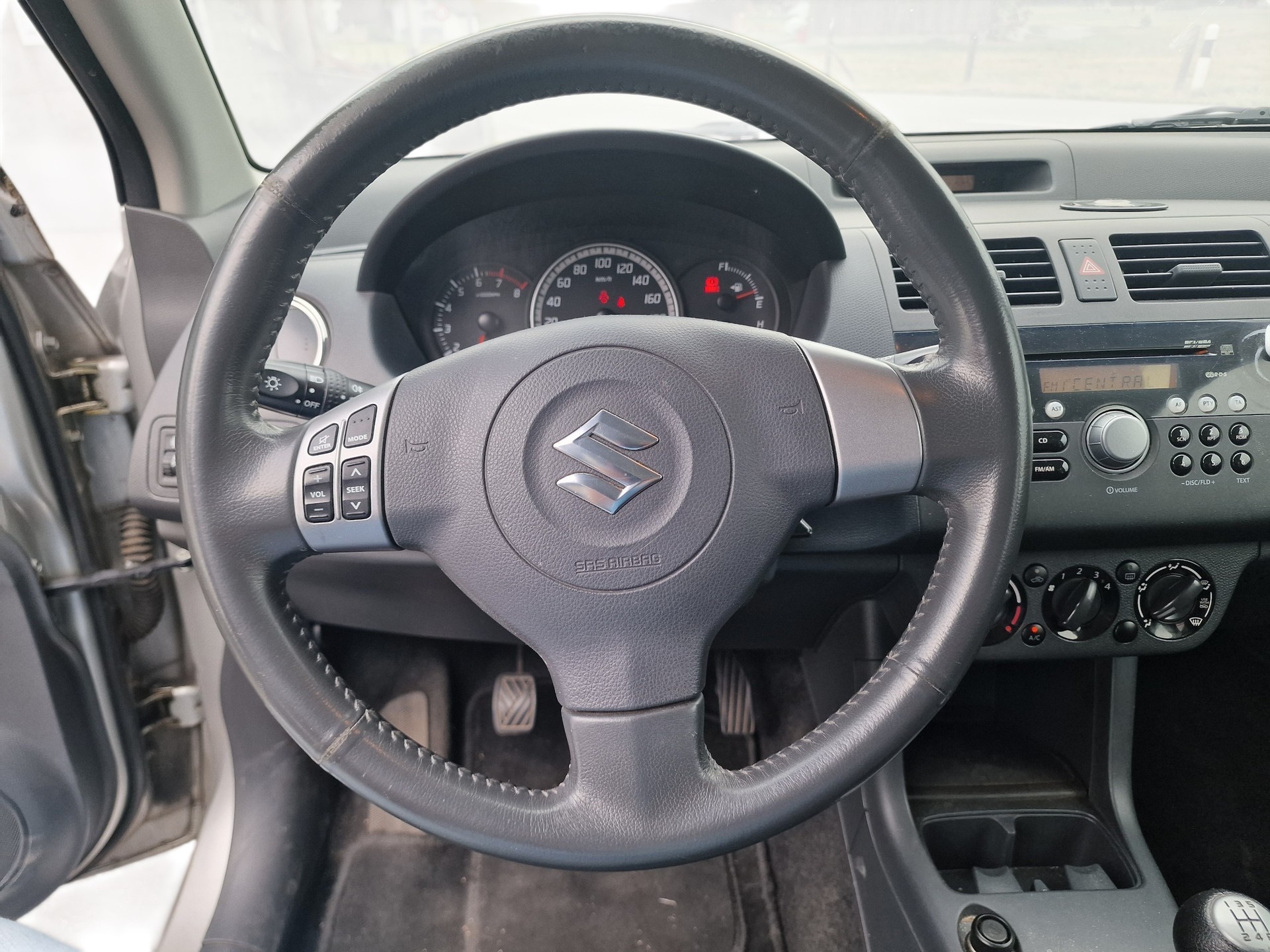 SUZUKI Swift 1.3i 16V GL Top 4x4 12Mt Gara MFK Neu 8Rad - 11