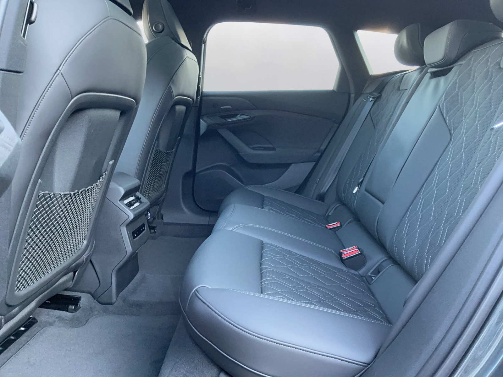 AUDI S6 Avant e-tron quattro - 11