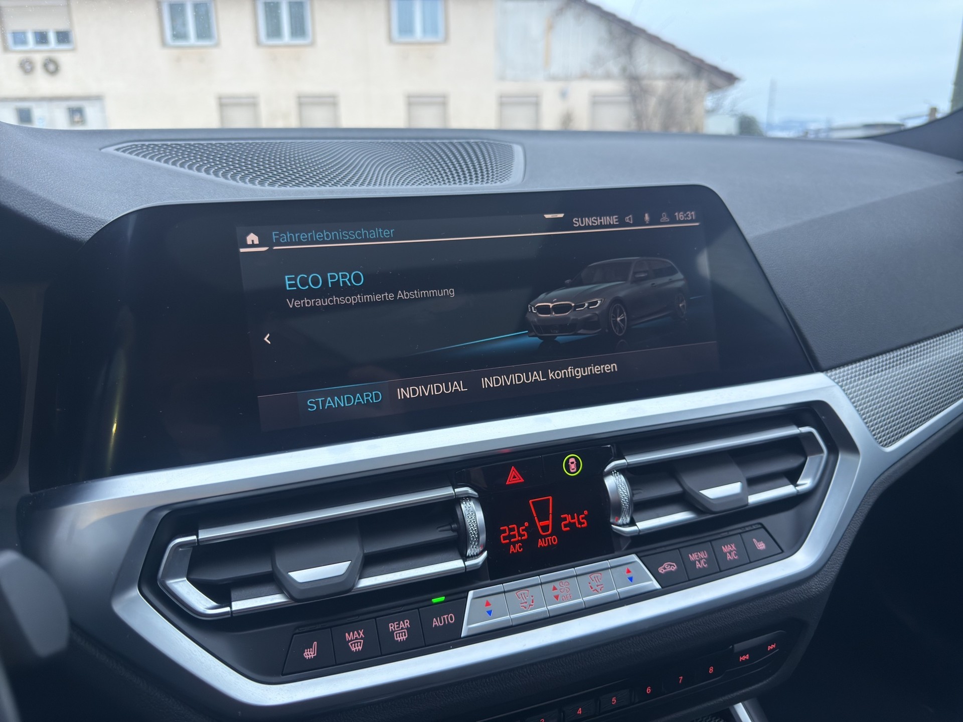 BMW 330i xDrive SAG Touring - 31