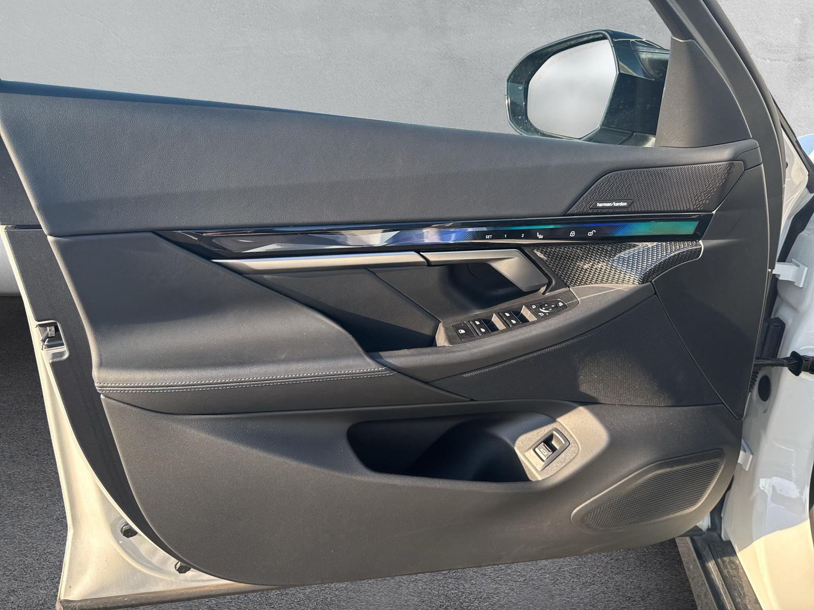 BMW i5 M60 xDrive 📍 ** Action de leasing à 1.9% ** - 18