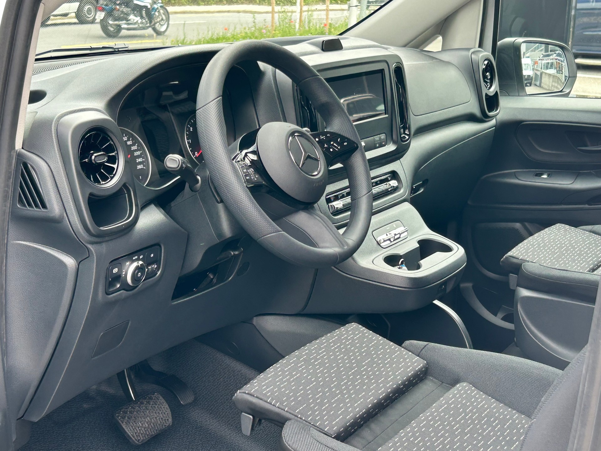 MERCEDES-BENZ Vito 114 CDI Kasten Worker Lang 4Matic - 13