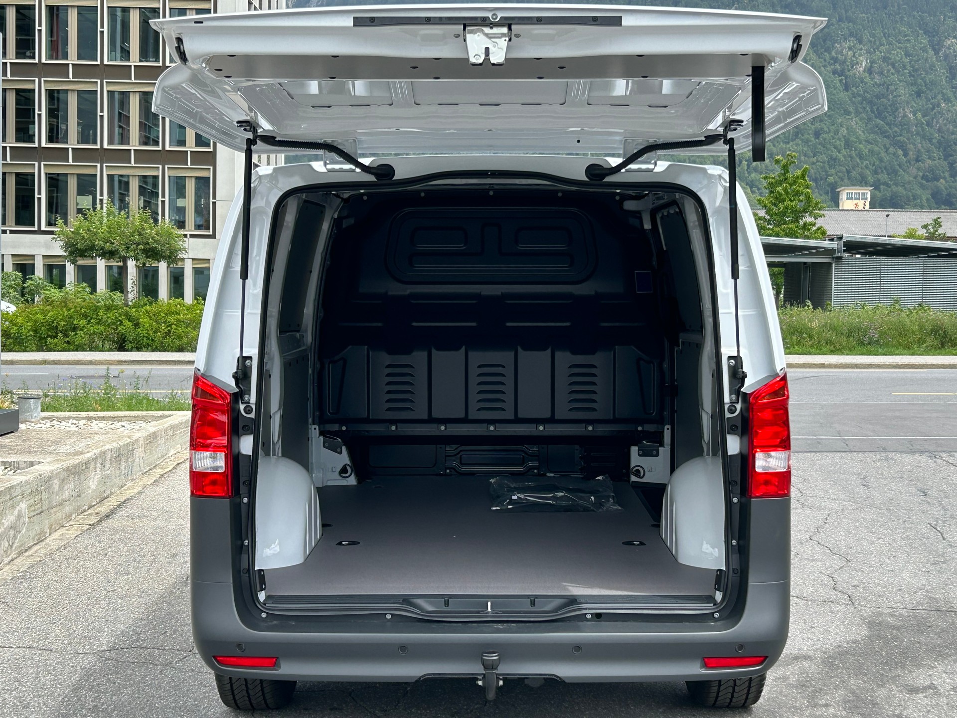 MERCEDES-BENZ Vito 114 CDI Kasten Worker Lang 4Matic - 7