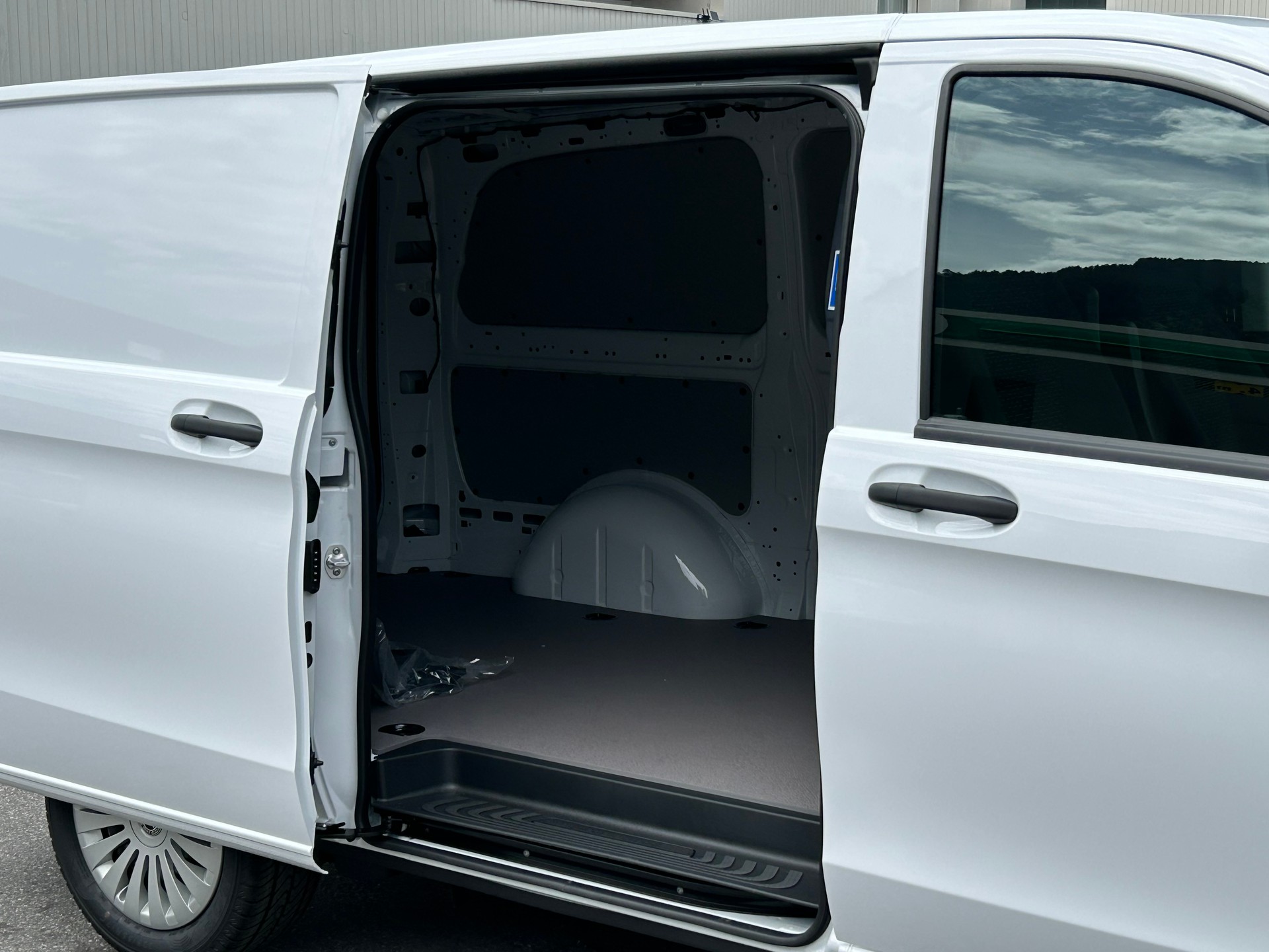 MERCEDES-BENZ Vito 114 CDI Kasten Worker Lang 4Matic - 12