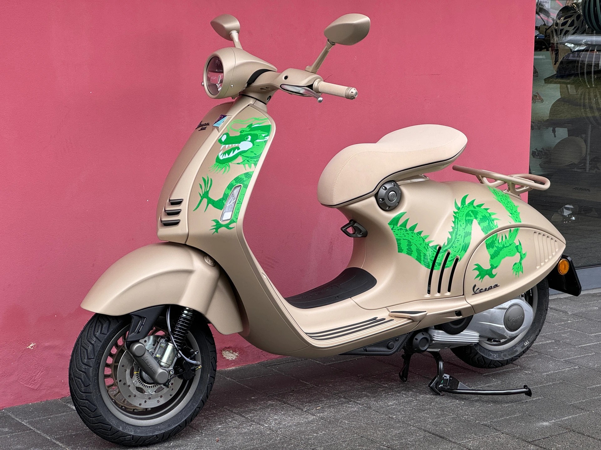 PIAGGIO Vespa 946 125 Dragon - 12