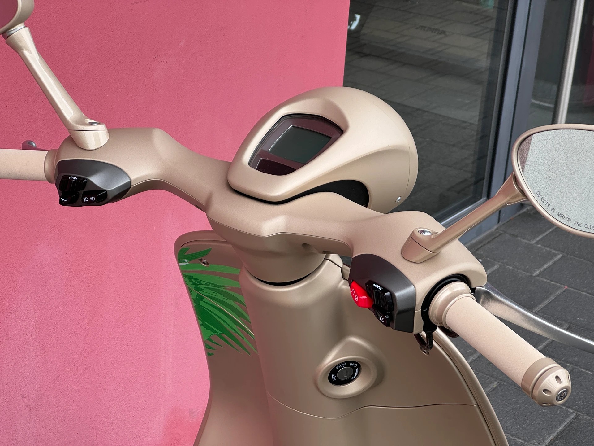 PIAGGIO Vespa 946 125 Dragon - 13