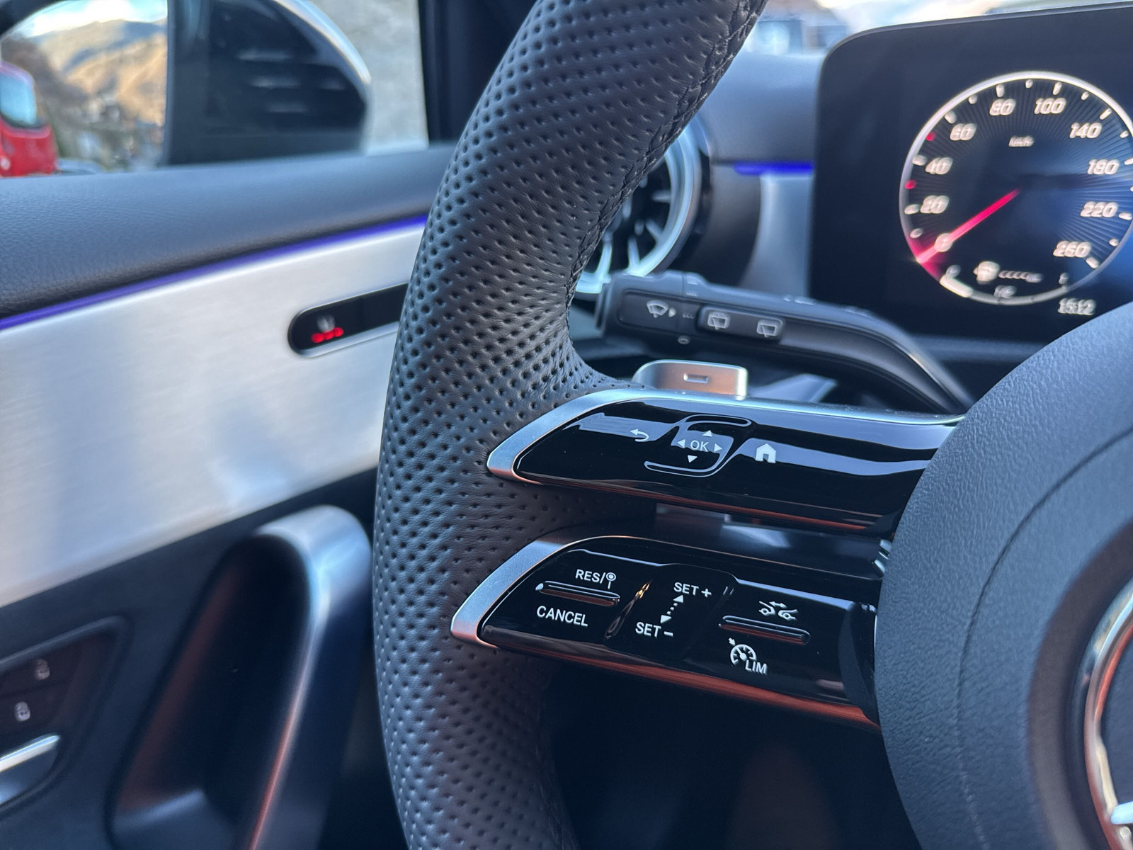 MERCEDES-BENZ A 220 4Matic 8G-DCT - 23