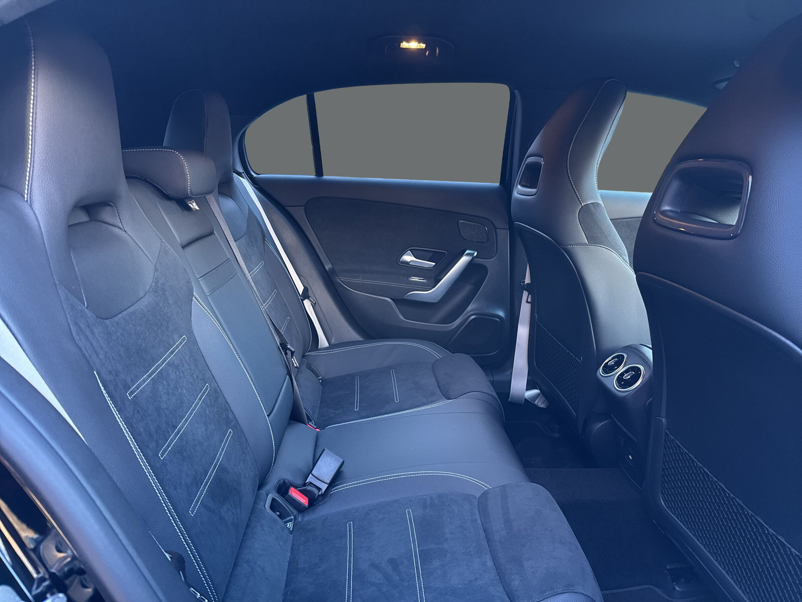 MERCEDES-BENZ A 220 4Matic 8G-DCT - 19