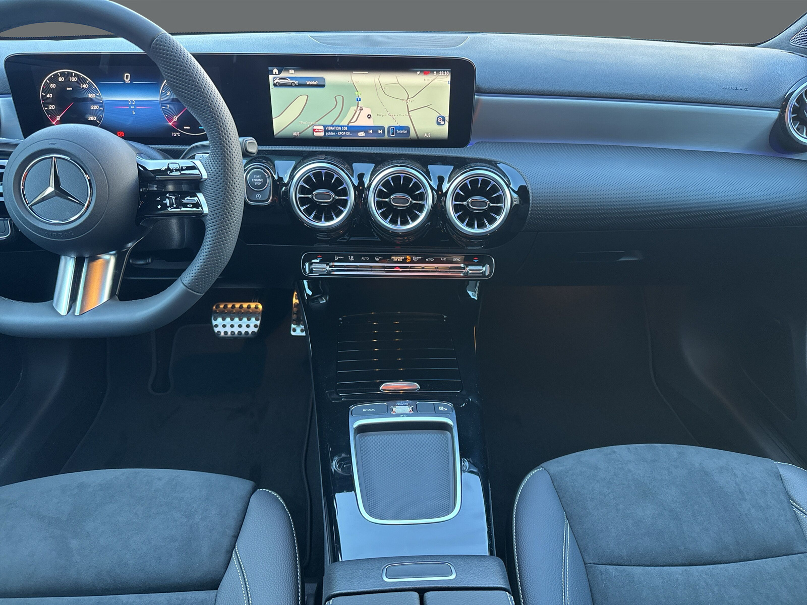 MERCEDES-BENZ A 220 4Matic 8G-DCT - 15