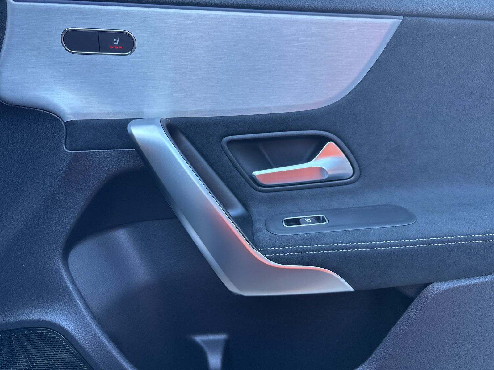 MERCEDES-BENZ A 220 4Matic 8G-DCT - 17