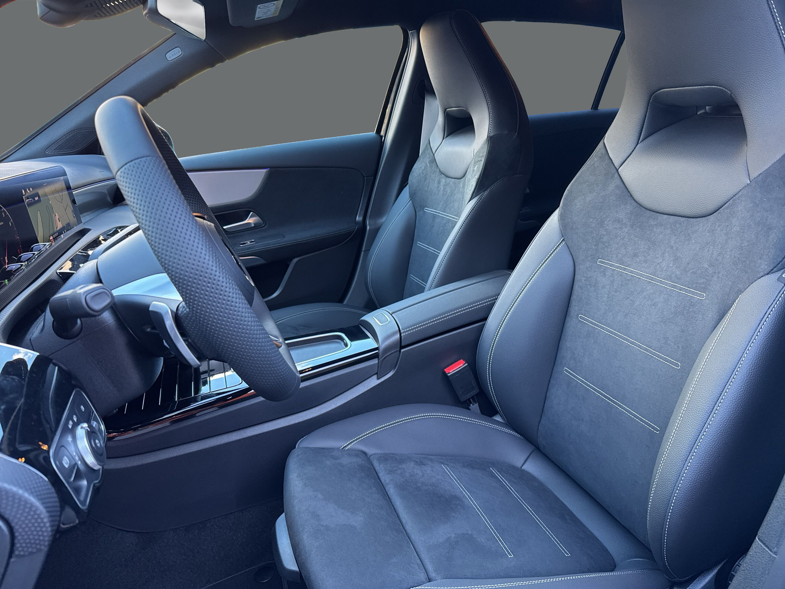 MERCEDES-BENZ A 220 4Matic 8G-DCT - 9