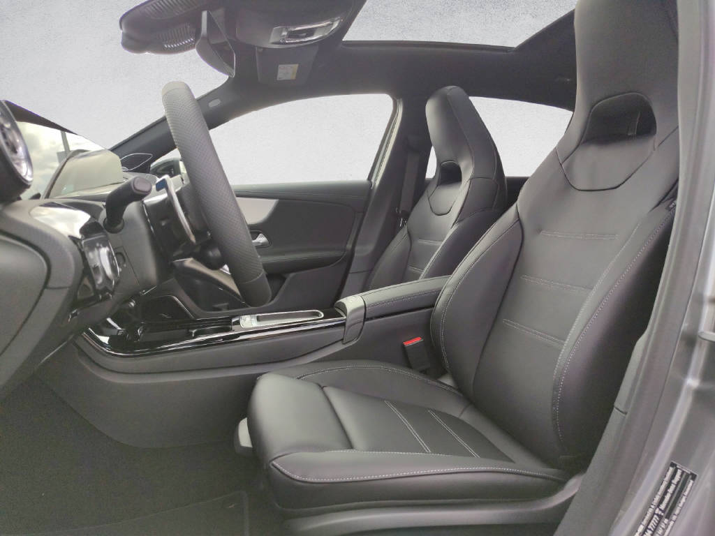 MERCEDES-BENZ A 35 AMG 4Matic - 10